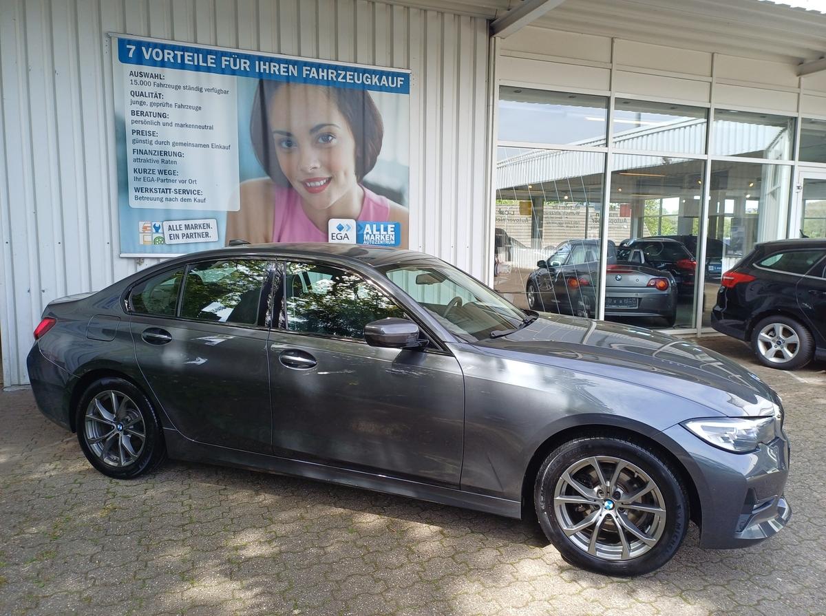 BMW 320 i Sport Line*AUT*LED*NAVI*HIFI*SHZ*PDC*TEMPO*ACTIVE GUAR